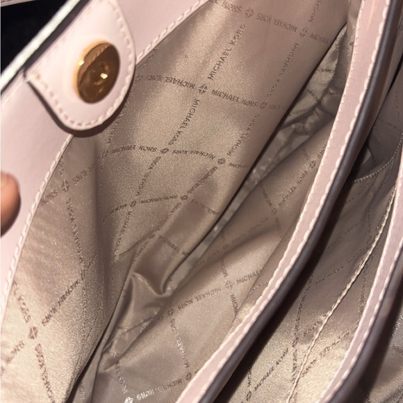 Michael Kors Signature Pink and Cream Shoulder Bag & Wrislet Wallet - Picture 4 of 10